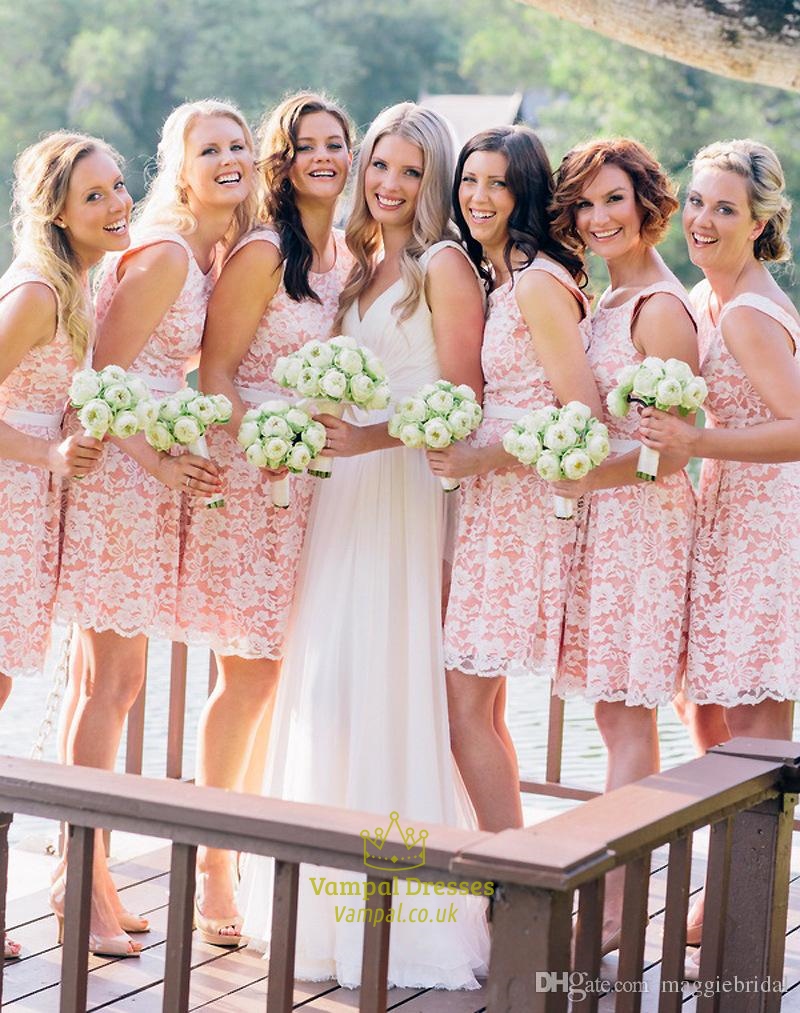 Brautkleid aus Spitze mit Fit-and-Flare-Schnitt und Rundhalsausschnitt