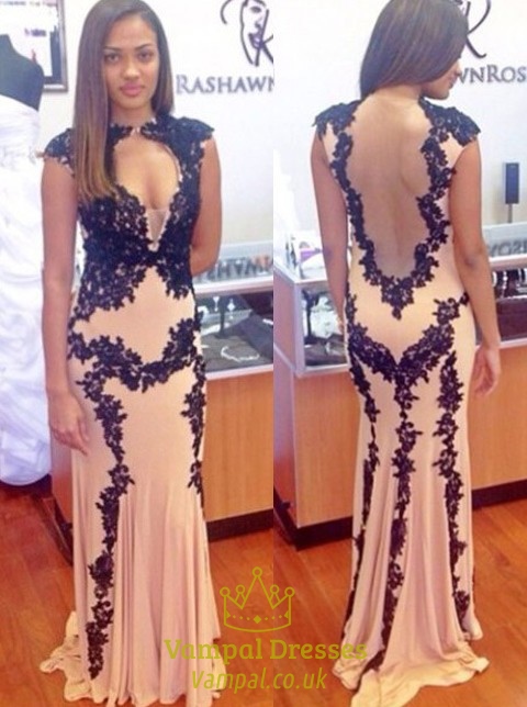 Abschlussballkleid mit Spitzenverzierung, Flügelärmeln, offenem Rücken und Schlüsselloch vorne