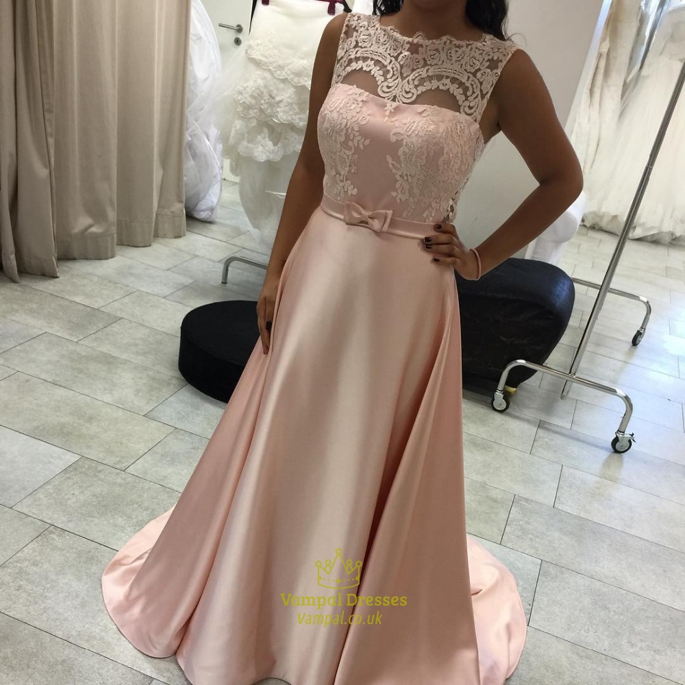 Bodenlanges A-Linien-Brautkleid mit Illusionsausschnitt und Spitzenoberteil