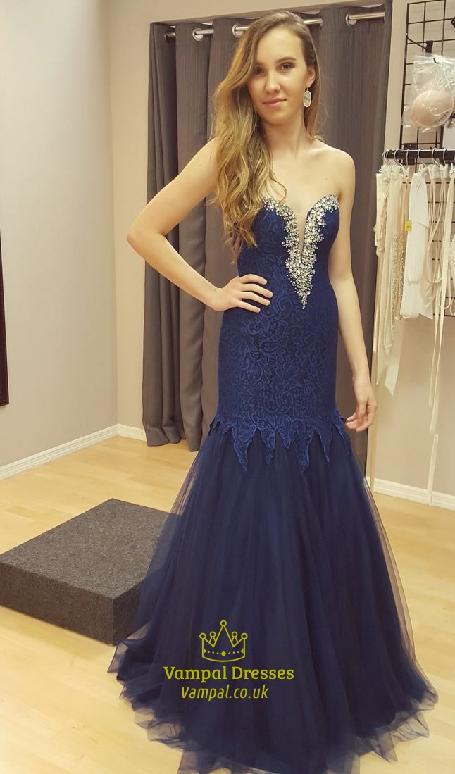 Marineblau Trägerloses Perlenbesetztes Spitze Meerjungfrau Langes Abschlussballkleid