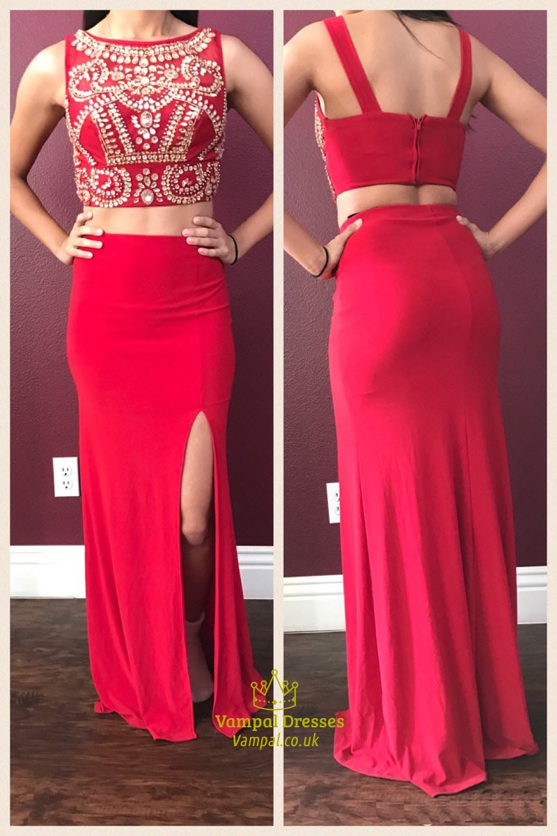 Rotes zweiteiliges trägerloses langes Chiffon-Abschlussballkleid mit Perlenbesatz und seitlichen Cutouts