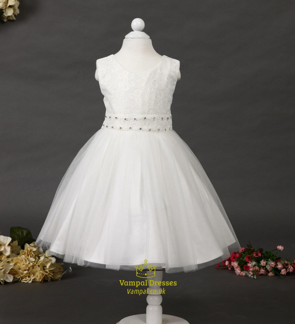 A-Linien-Spitzenblumenmädchenkleid Mit Perlenbesetzter Schärpe