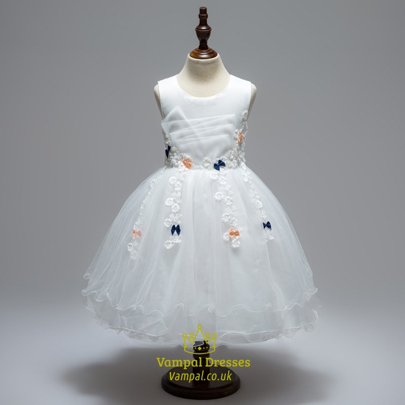 Weißes Knielanges Ballkleid Blumenmädchenkleid Mit Verzierungen