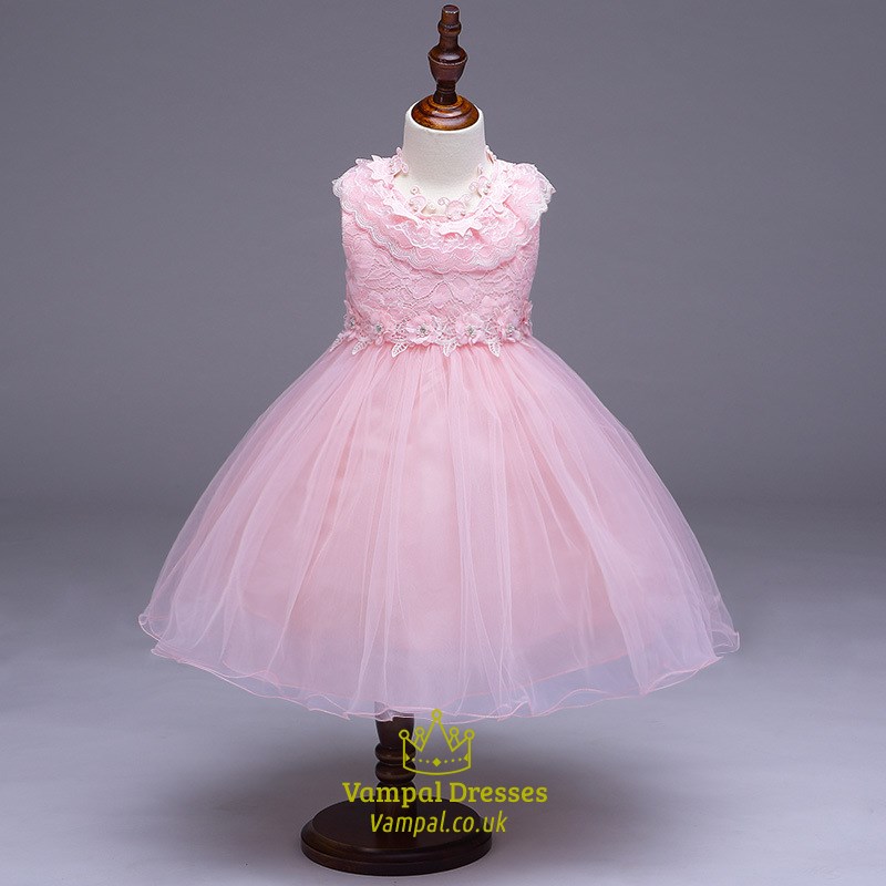 Rosa Blumenmädchenkleid knielang aus Perlen und Spitze mit Schleife