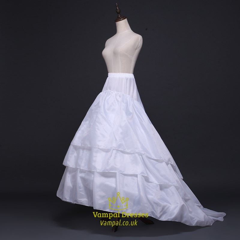 Damen weißer dreistufiger Petticoat aus Elastiksatin mit Kapellenschleppe