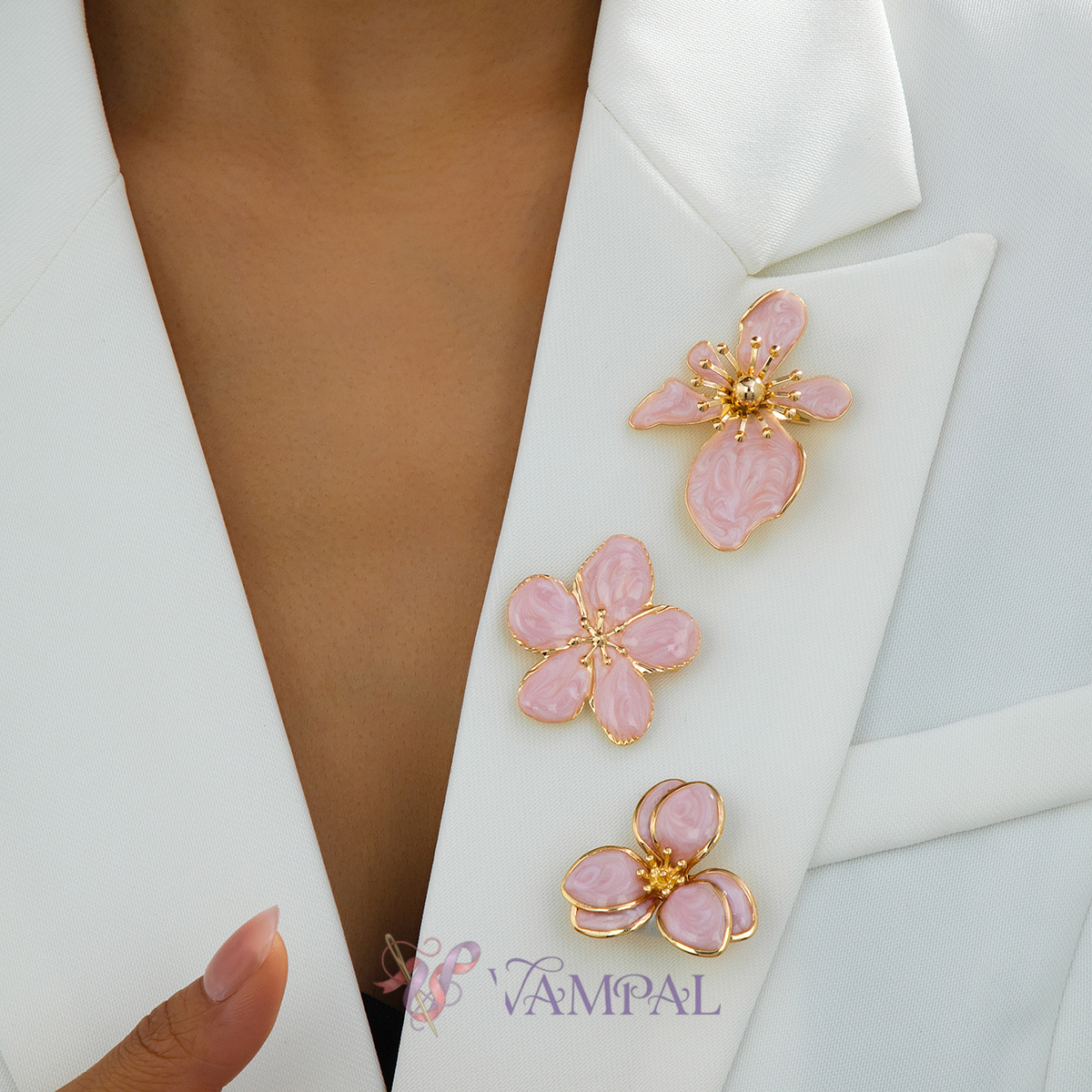 vintage Pink Flower Brooch Irregular Three-Petal Pin