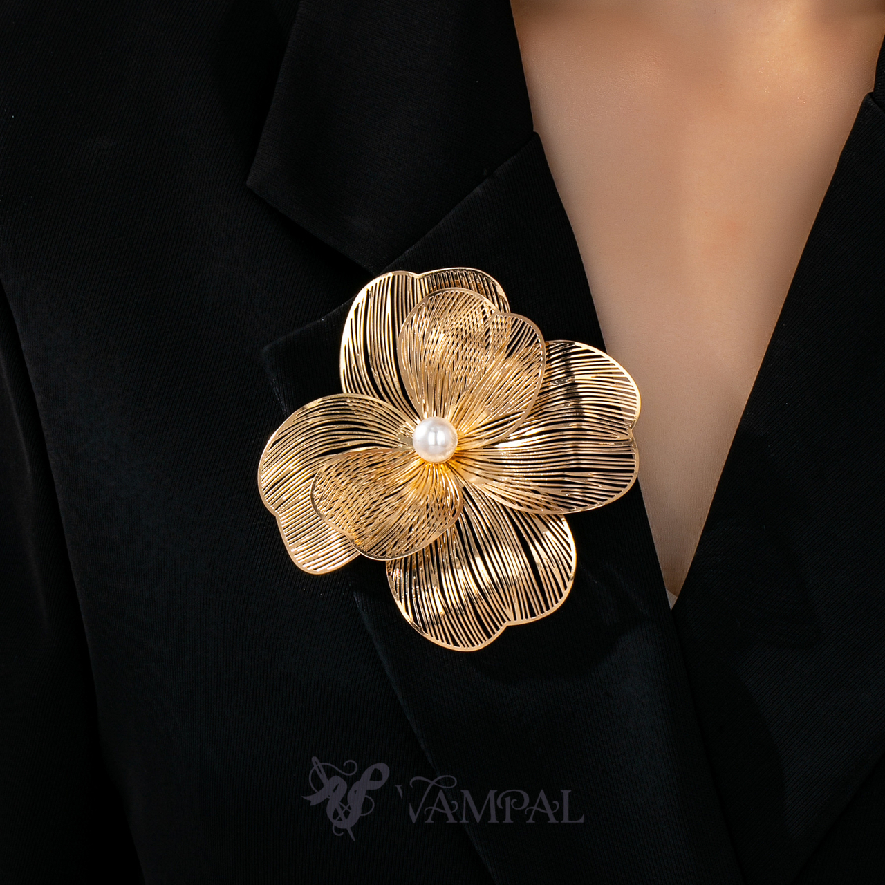 YLC-XZ-2292 Gold Brooch Vintage Faux Pearl Flower Brooch Elegant Women's Banquet Accessory