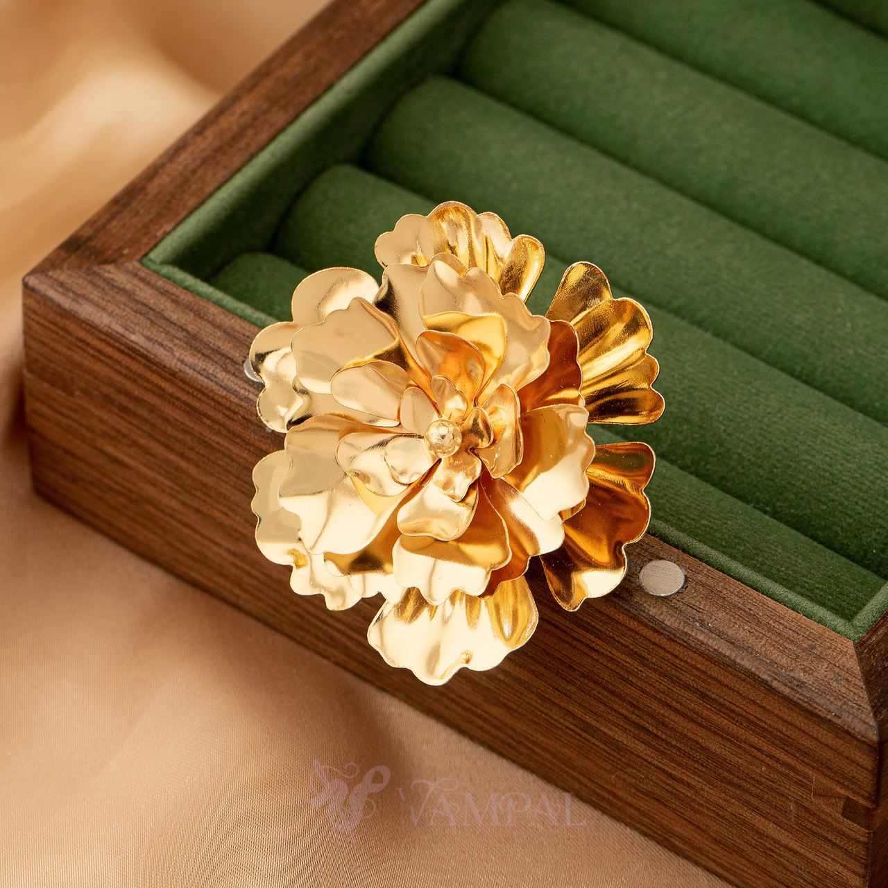 YLC-XZ-1594 Gold Brooch Multi-Layer Flower Brooch For Women Elegant Daily Wear