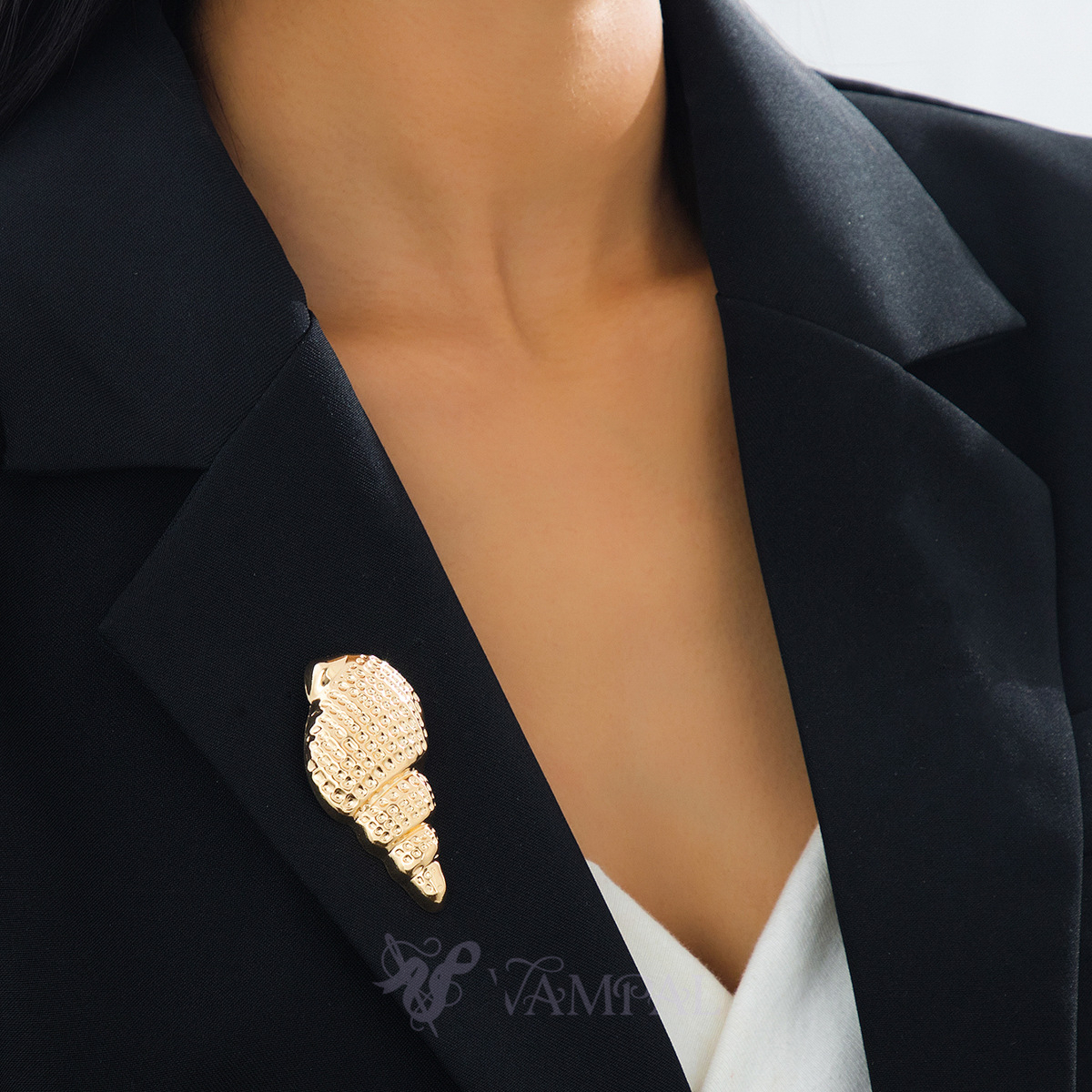 YLC-XZ-2583 Gold Brooch Creative Conch Brooch For Women Party Wear