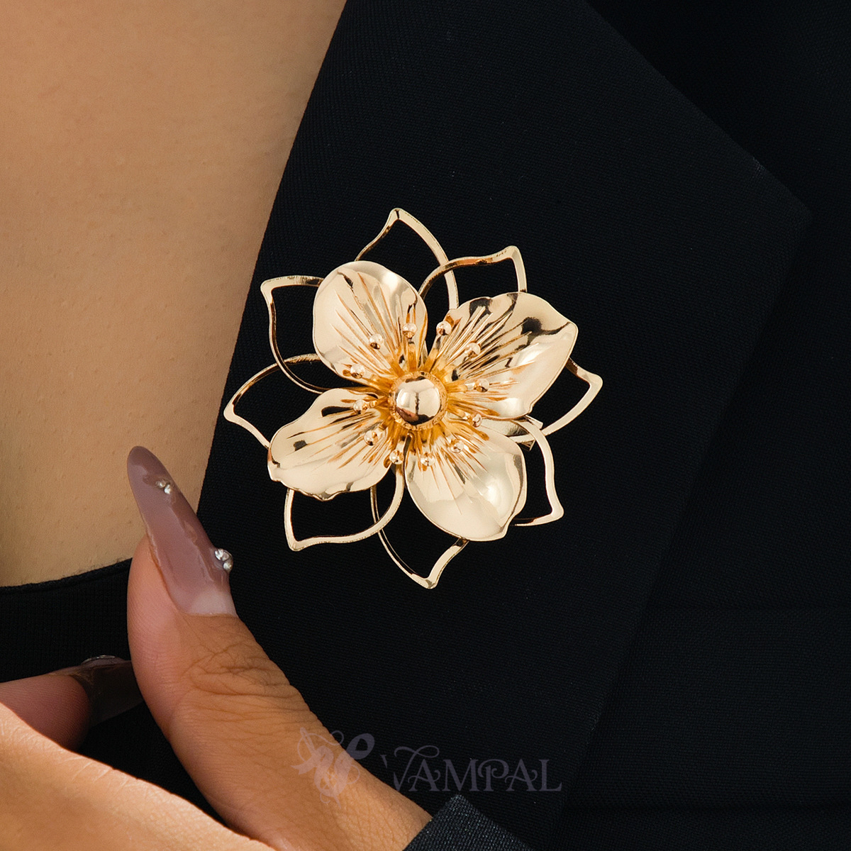 YLC-XZ-2310 Gold Brooch Retro Elegant Flower Brooch For Women
