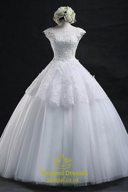 Weißes Ballkleid-Hochzeitskleid mit Spitzenoberteil, Perlen und Cap-Ärmeln