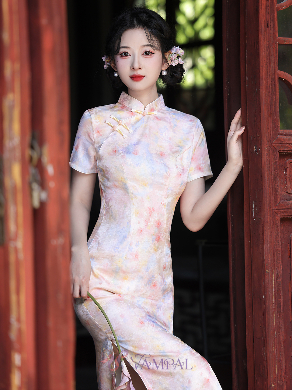 Kleines Frühlingslicht chinesischer Stil Brokat Qipao Kleid tailliert Sommer