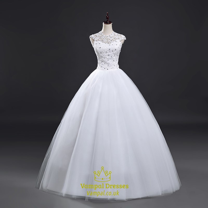 Weißes Ballkleid mit Cap Sleeve, perlenbesetztem Illusionsausschnitt und Spitzenüberzug