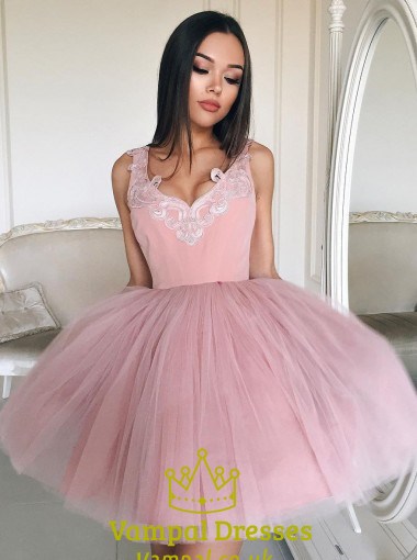 Ärmelloses kurzes Ballkleid für den Homecoming-Ball mit Spitzenverzierungen und Tüll