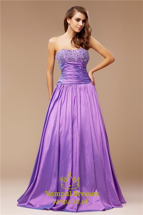 Lila Trägerloses Perlenbesetztes Prom-Kleid Mit Geraffter Taille