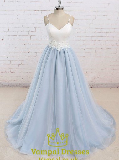 Zweifarbiges schlichtes trägerloses bodenlanges Satin-Ballkleid mit Spaghettiträgern