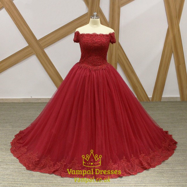 Abschlussballkleid mit schulterfreiem Ausschnitt, Perlen und Schnürrücken