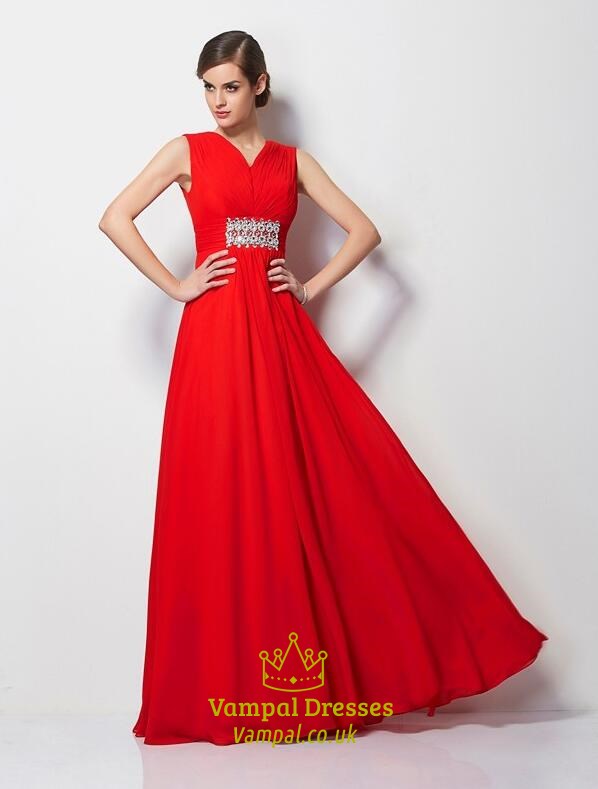 Rotes V-Ausschnitt Strasssteinbesetztes Gerafftes Chiffon-Abschlussballkleid in Bodenlänge