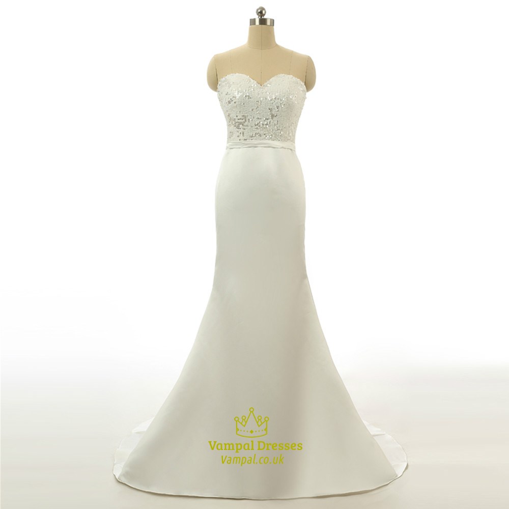 Herzausschnitt ärmelloses Meerjungfrau-Satin-Abschlussballkleid mit Pailletten und Schleppe