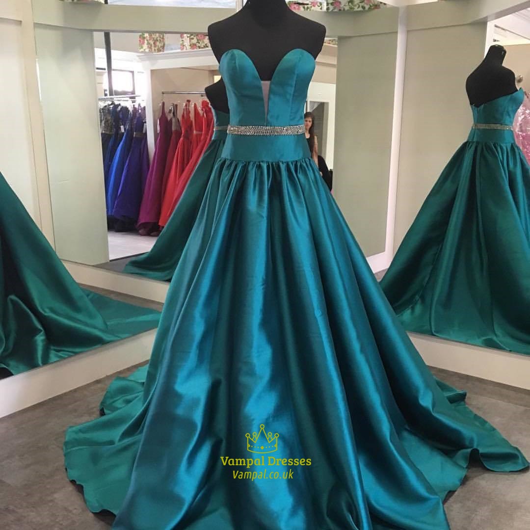 Türkisfarbenes ärmelloses Abschlussballkleid mit Herzausschnitt und perlenbesetzter Taille