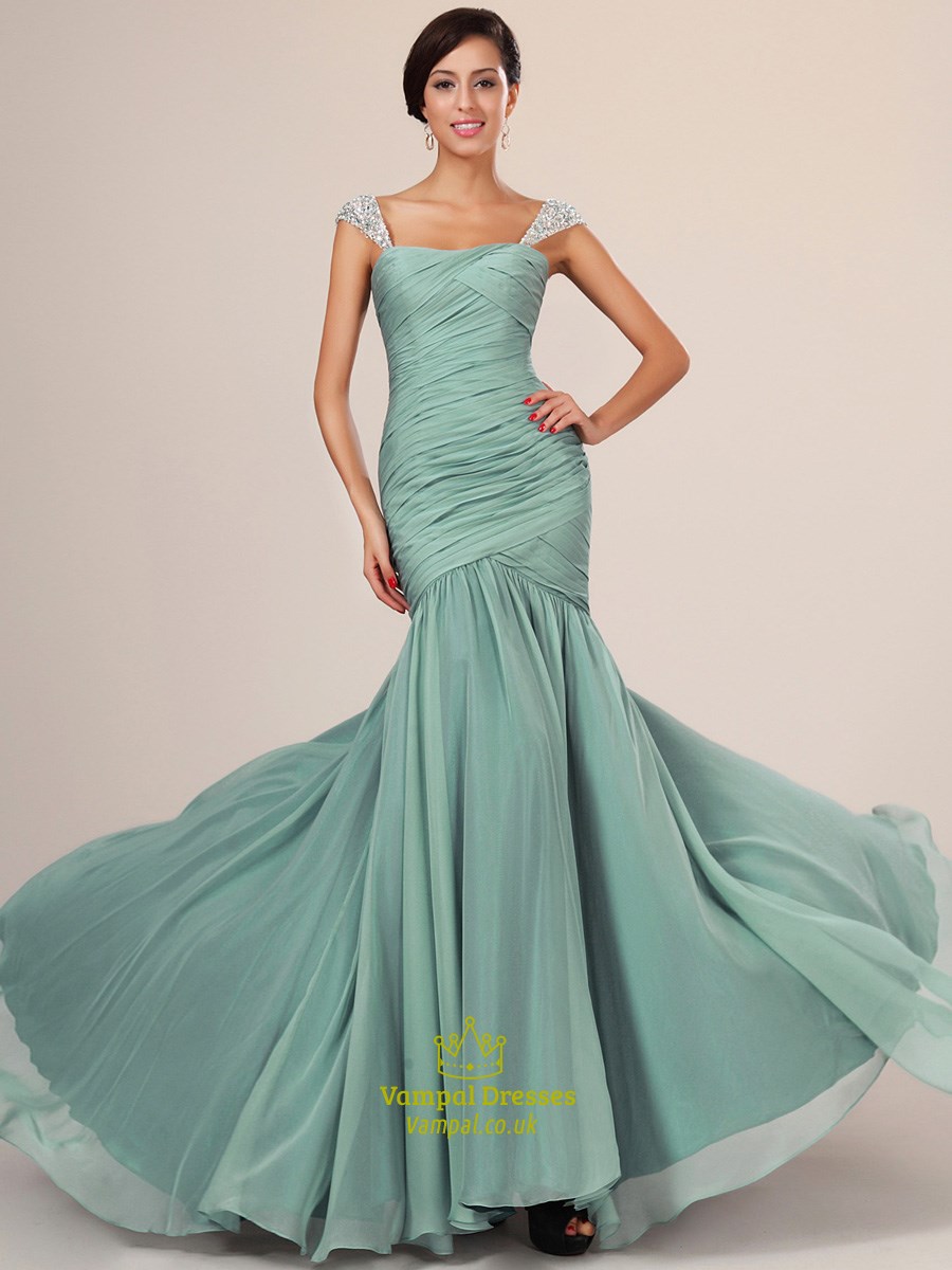 Eckiges ärmelloses langes Chiffon-Promkleid mit Perlenbesatz, Raffungen und Schleppe