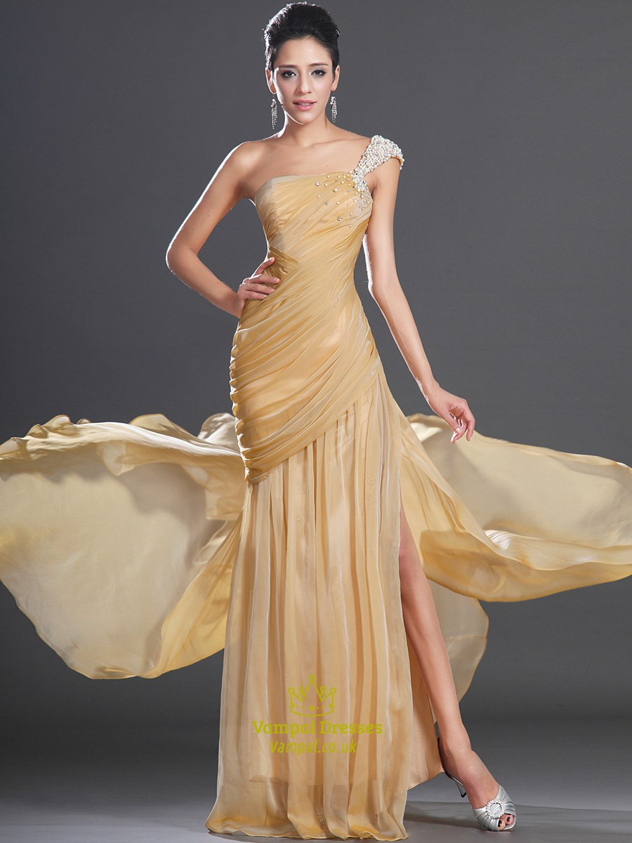 Langes One-Shoulder-Chiffon-Promkleid mit Raffungen, Perlenbesatz, Etuikleid-Schnitt und Schlitzen