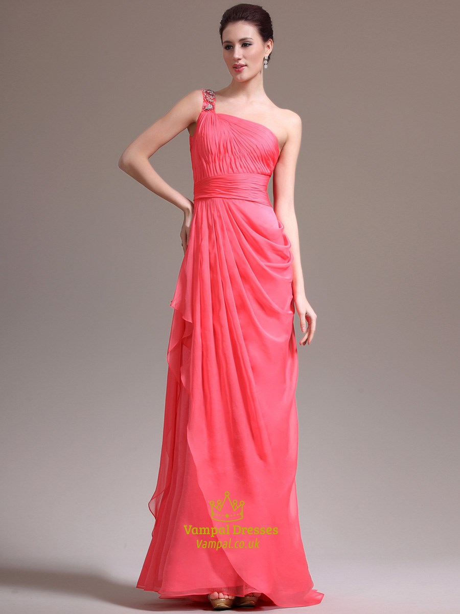 Schulterfreies Perlen ärmelloses gerafftes Chiffon Abschlussballkleid