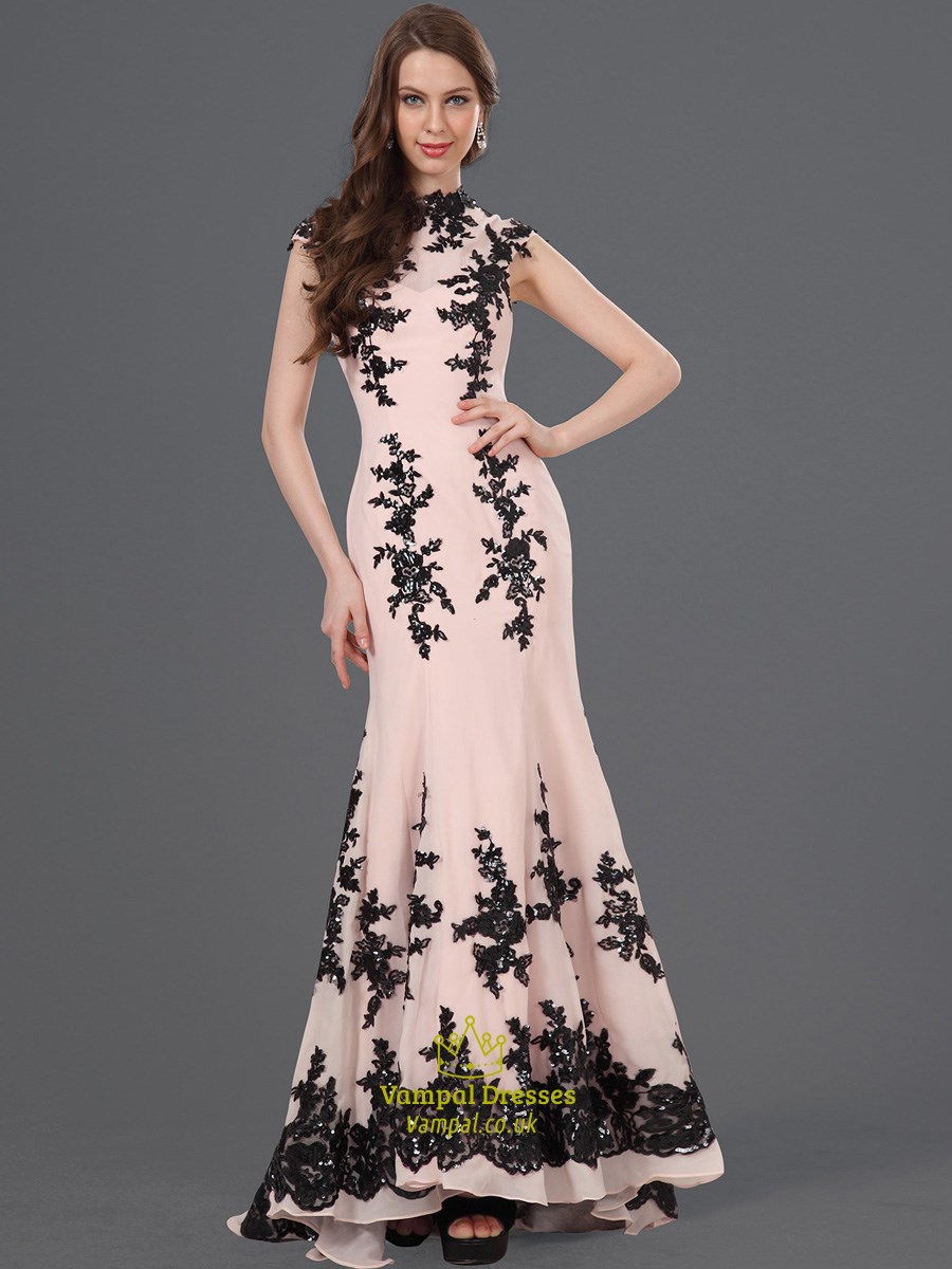 Chiffon-Abendkleid mit hohem Kragen, Perlen-Applikation, Cap-Ärmeln und Schleppe