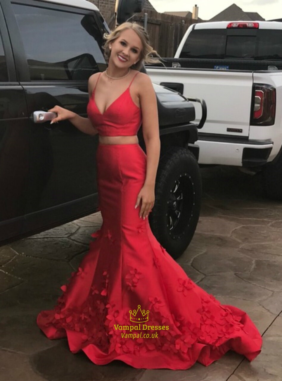 Zweiteiliges Meerjungfrau-Kleid mit V-Ausschnitt, Spaghettiträgern und 3D-Blumenapplikation