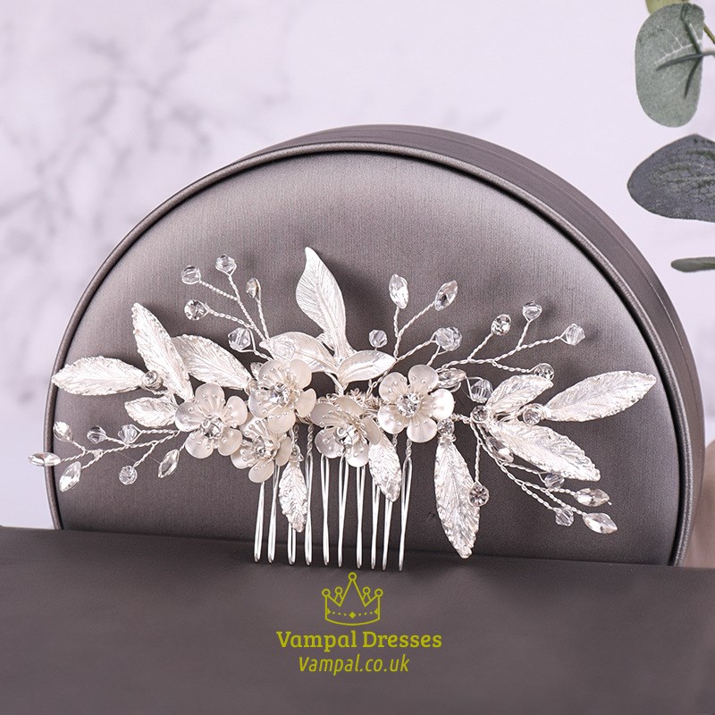 Handgefertigter Haarkamm mit Kristallen und floralem Hochzeitshaarschmuck