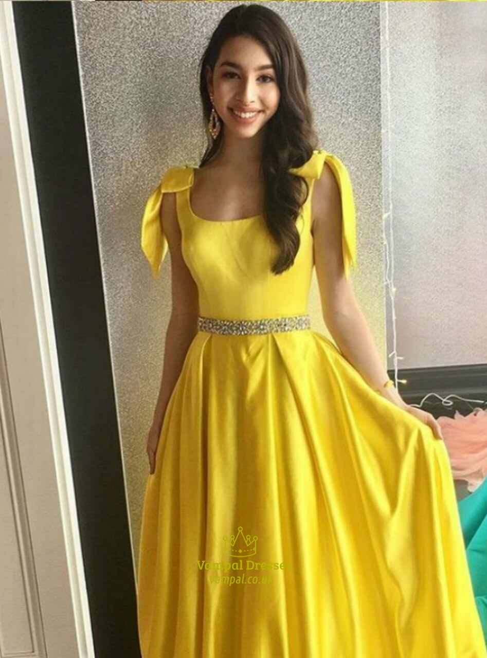 Gelbes ärmelloses bodenlanges Satin-Ballkleid mit Perlenbesatz und Schleifendetail