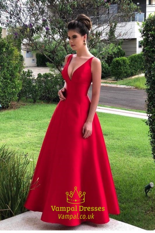 Rotes ärmelloses langes Satin-Abiball-Partykleid mit tiefem V-Ausschnitt und offenem Rücken