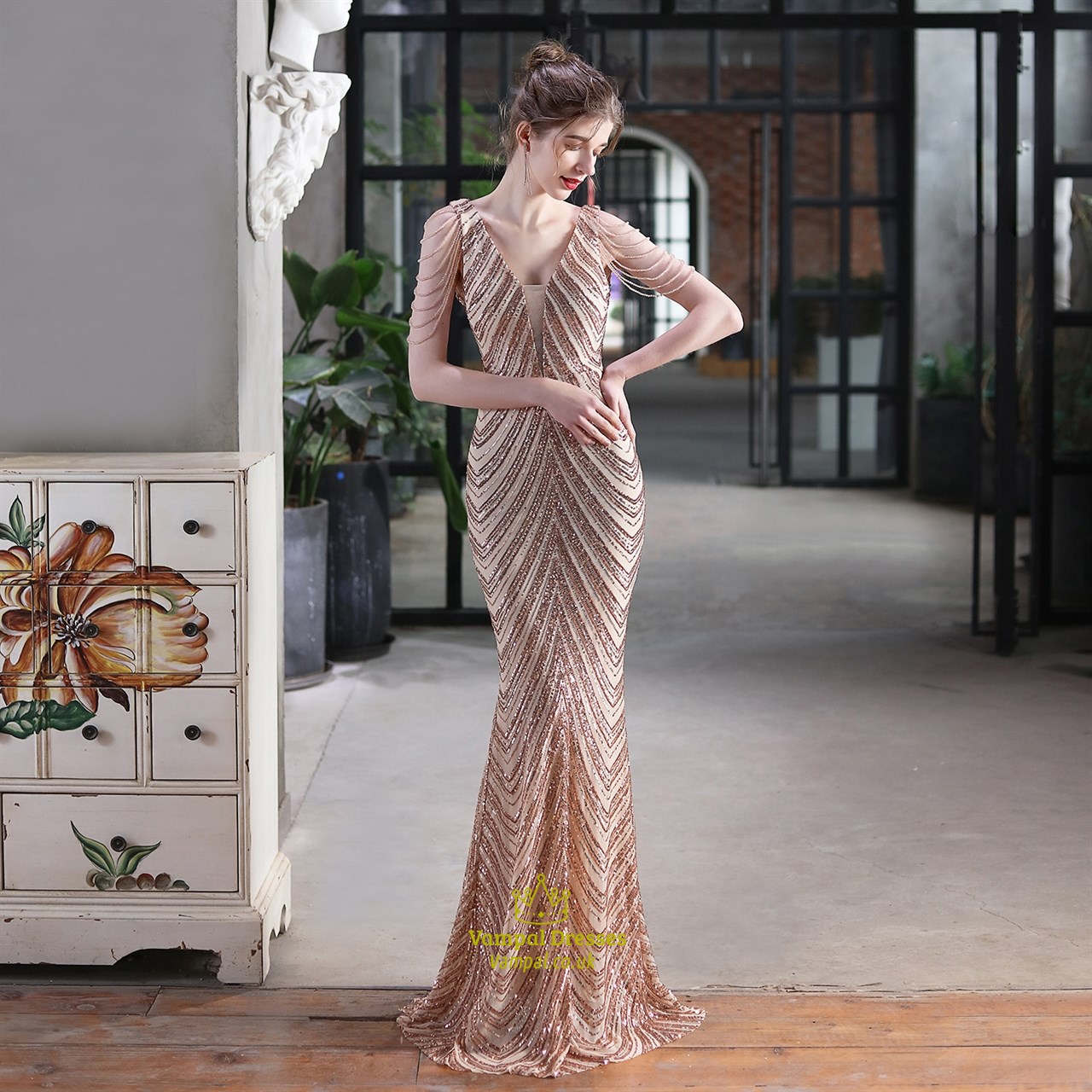 Sequin Mermaid V-Neck Sleeveless Prom Dress With Beading