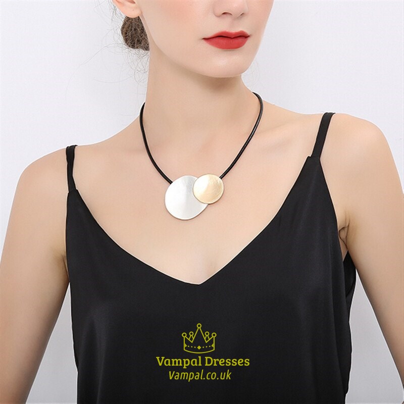 Runder Anhänger Leder Choker Halskette Mit Bohemian Metall Kette