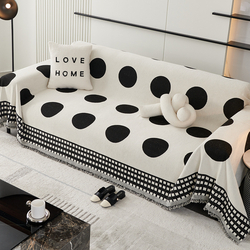 Checkered Edge Round