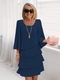 Elegantes gestuftes Sommerkleid mit Rundhalsausschnitt und lockerer Passform