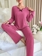 Geripptes Loungewear-Set mit Brustpolster schwarzer Besatz gedrehter Rand