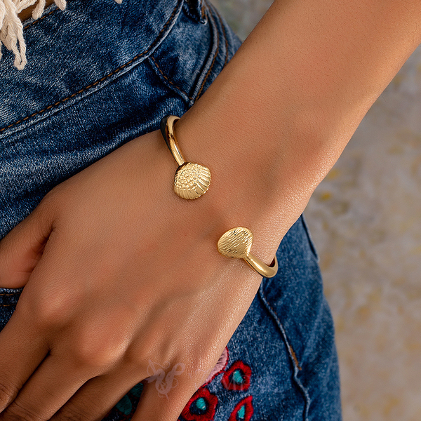 golden yellow ocean Shell Metal Bracelet For Women Summer Commute Accessory