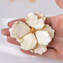 white vintage Gold Metal Flower Brooch For Women