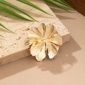 Retro Pearl Flower Brooch For Women Chrysanthemum Petal Inlay