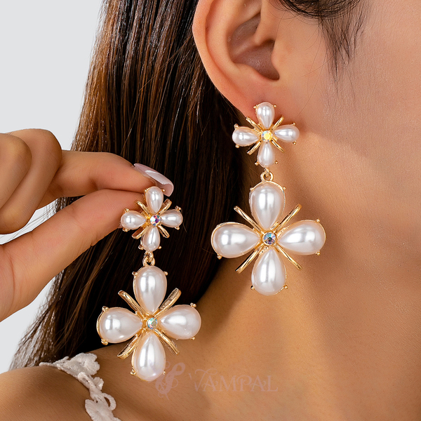 YLC-ES-2363 White Earrings Vintage Palace Style Faux Pearl Flower Earrings For Women