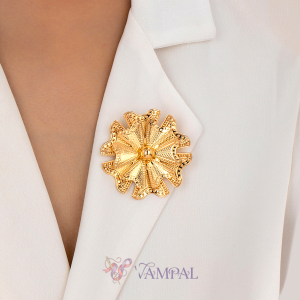 YLC-XZ-2226 Gold Brooch Irregular Multi-Petal Flower Brooch For Women