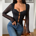 Schwarzes Cutout-Metalldekor-Langarm-Slim-Fit-Brustvergrößerndes-Top