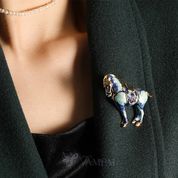 Oil Blue Horse Brooch With Diamond-Studded Lapel Pin