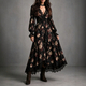 Schwarzes Vintage-Langkleid mit Rosenprint, Wickeloptik, Raffung in der Taille und Spitzenbesatz