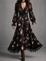 Schwarzes Vintage-Langkleid mit Rosenprint, Wickeloptik, Raffung in der Taille und Spitzenbesatz