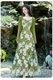 Schweres wasserlösliches Spitzen-Neckholder-Kleid mit Sonnenschutz-Cardigan