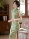 Klare Quelle auf Stein, ärmelloses grünes Vintage-Qipao-Sommerkleid