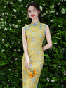 Goldene Seide Nanmu gelbes ärmelloses Qipao Kleid chinesischer Stil Sommer