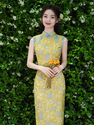 Goldene Seide Nanmu gelbes ärmelloses Qipao Kleid chinesischer Stil Sommer